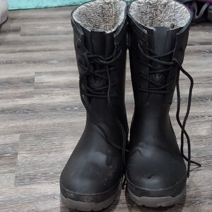 BOGS Black Boots with Plush Lining